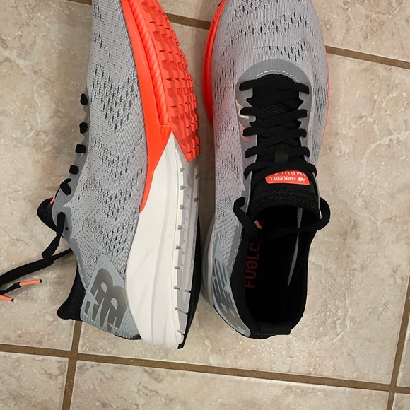 NIB New Balance Fuel Cell running shoes. - Picture 3 of 5
